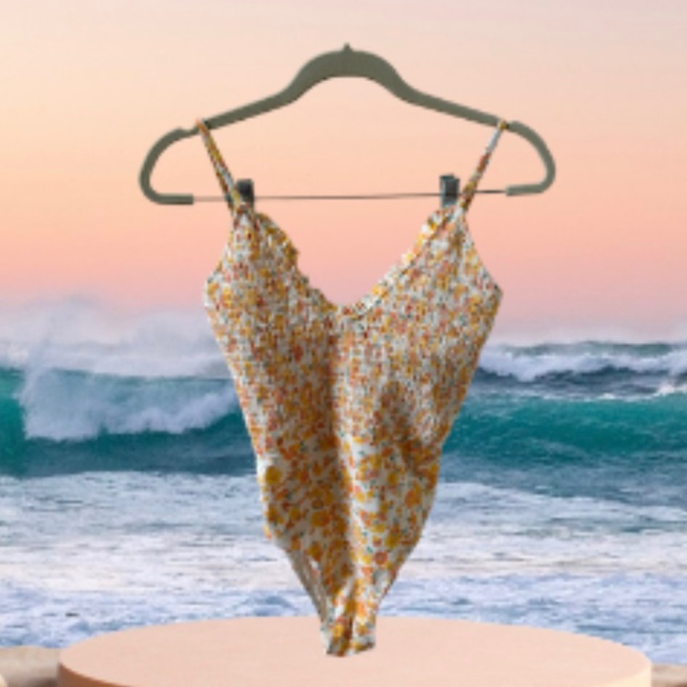 NWT SUPER CUTE CUPSHE ONE PIECE YELLOW FLORAL PRINT SWIM SUIT